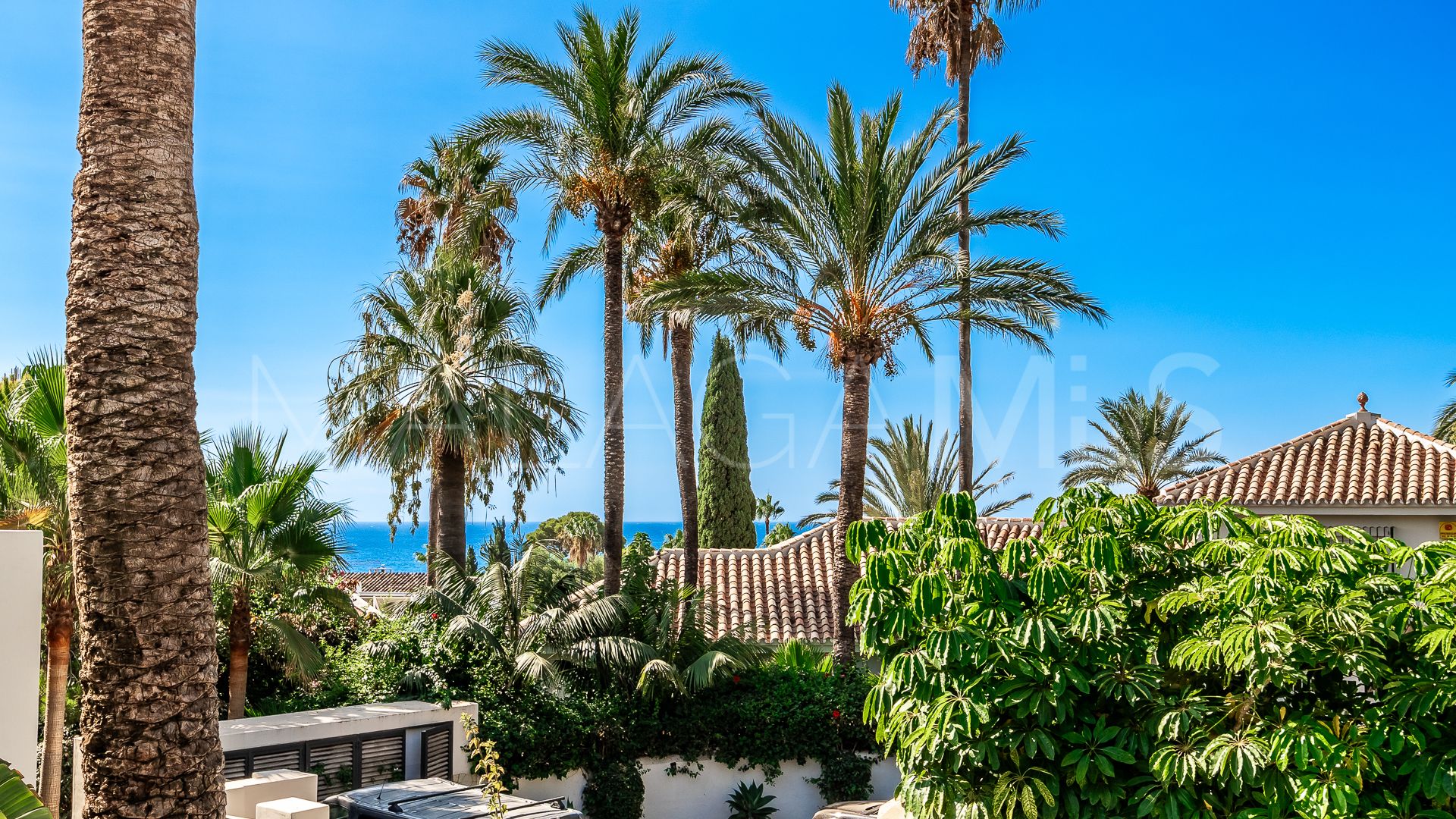 Villa for sale in Los Monteros