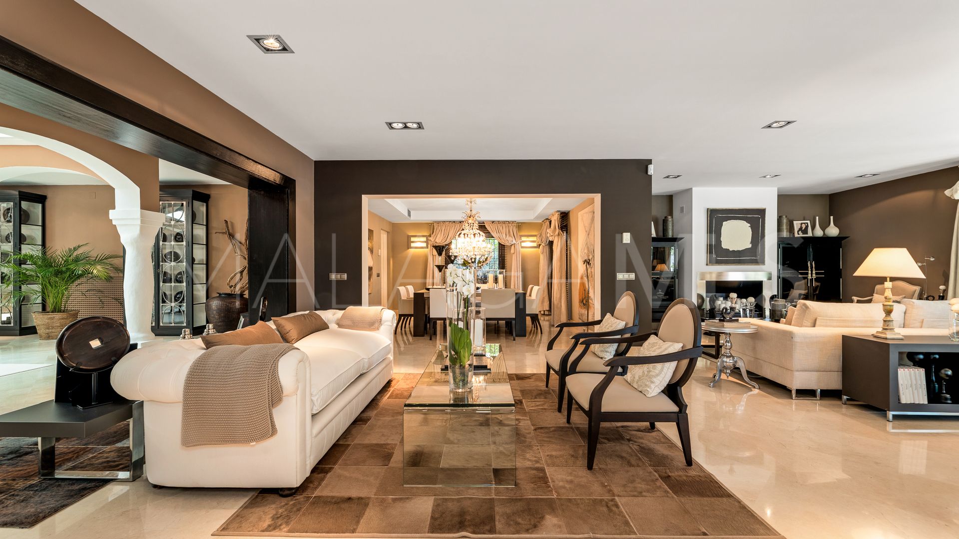 Villa for sale in Los Monteros