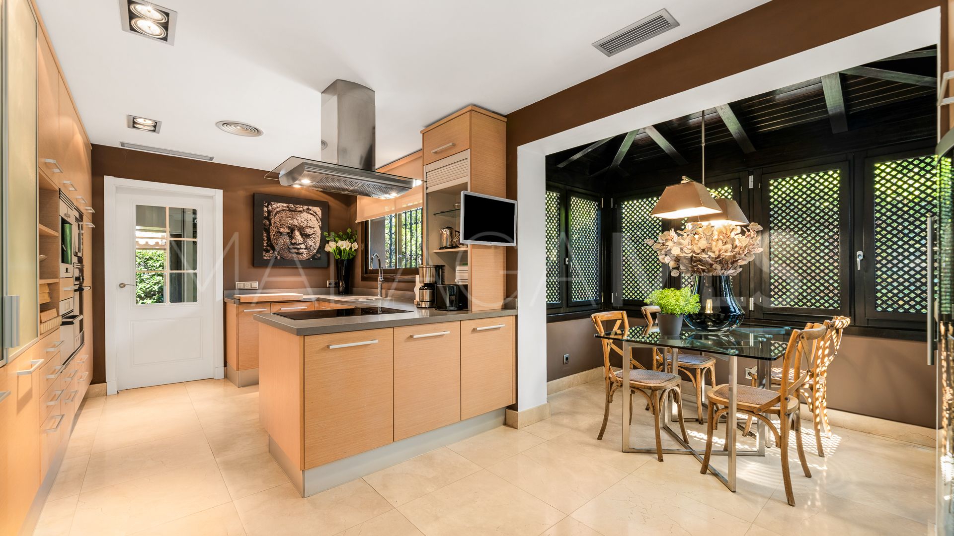 Villa for sale in Los Monteros