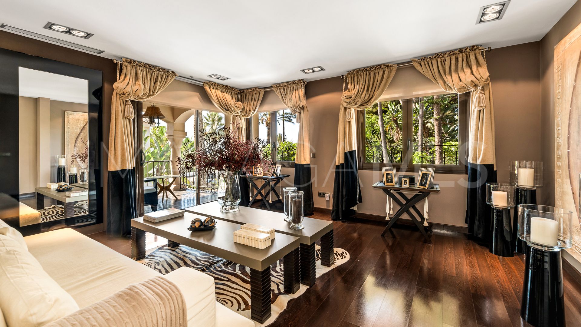 Villa for sale in Los Monteros
