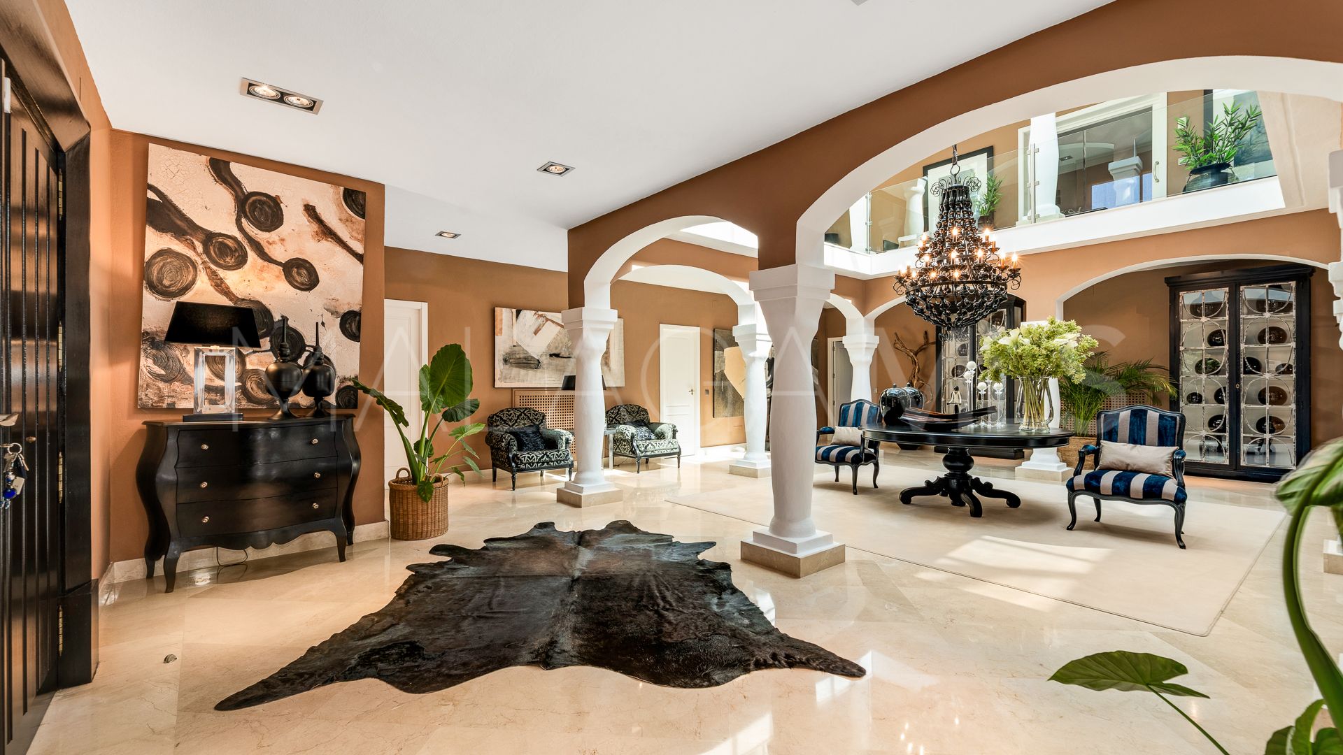 Villa for sale in Los Monteros