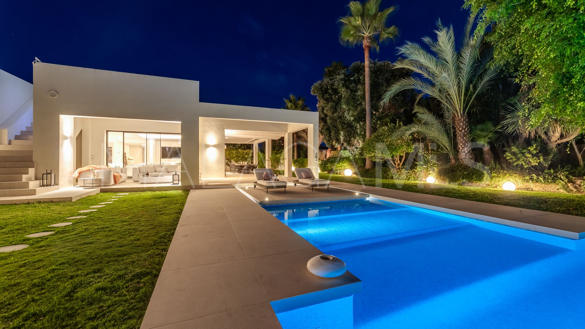 Villa for sale in Marbesa