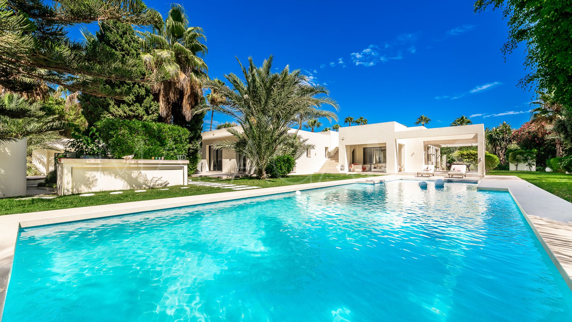 Villa for sale in Marbesa