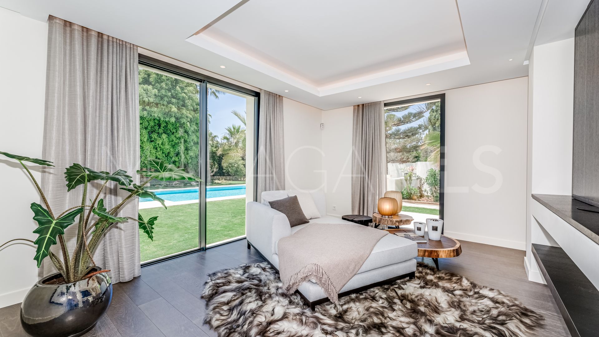 Buy villa in Marbesa