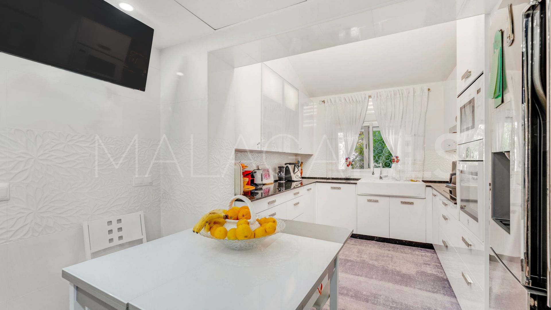 Villa for sale in Cabopino