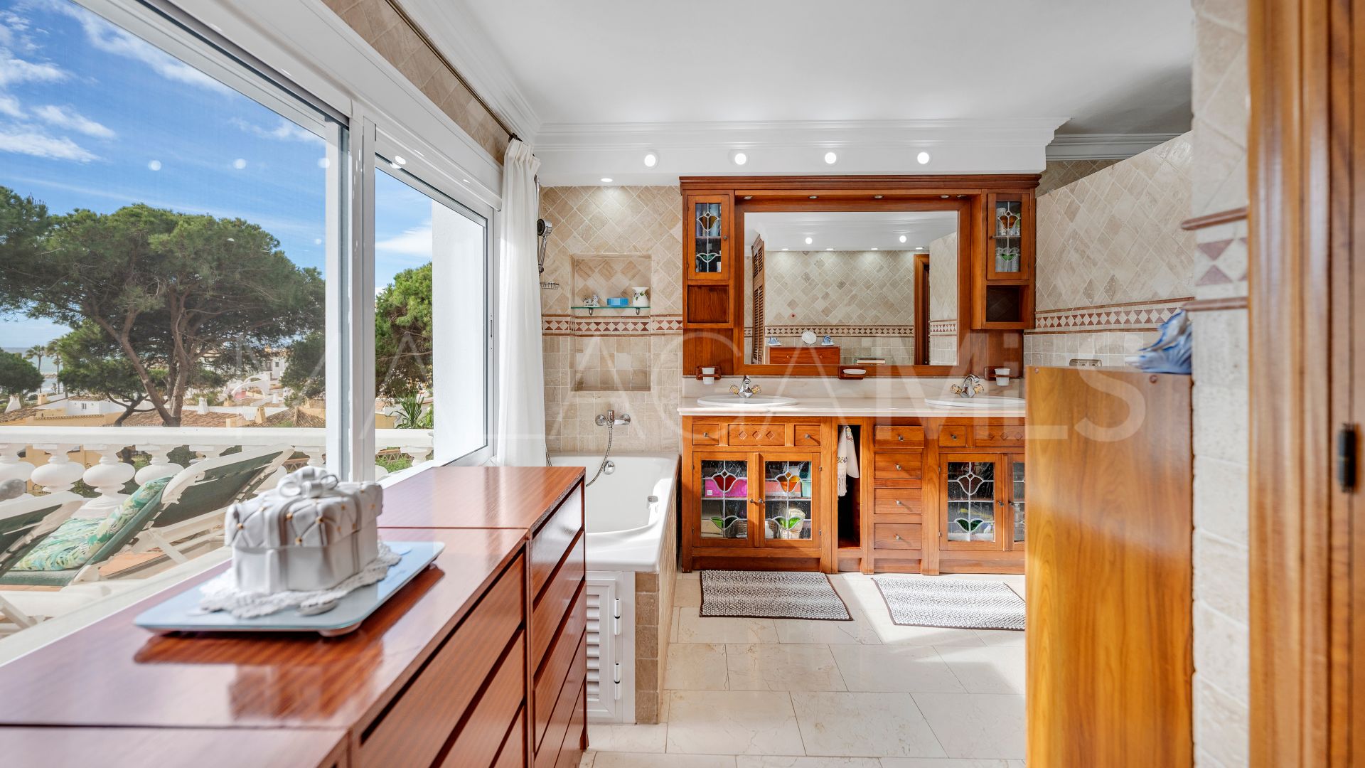 Villa for sale in Cabopino