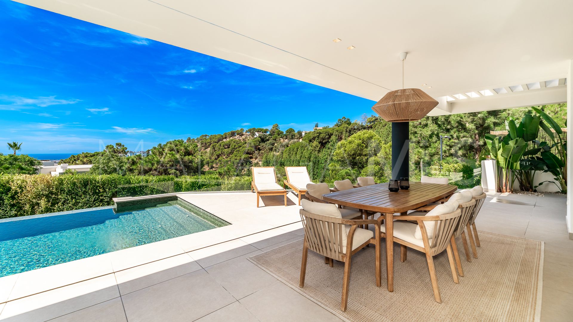 Villa for sale in Benahavis