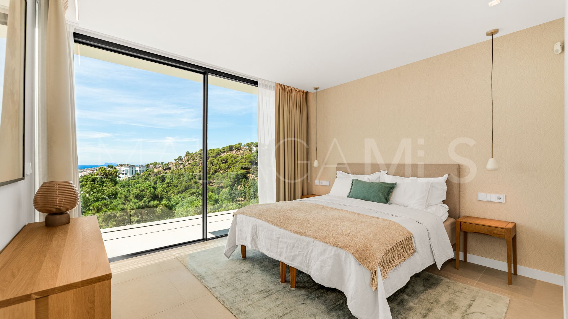 Villa for sale in Benahavis