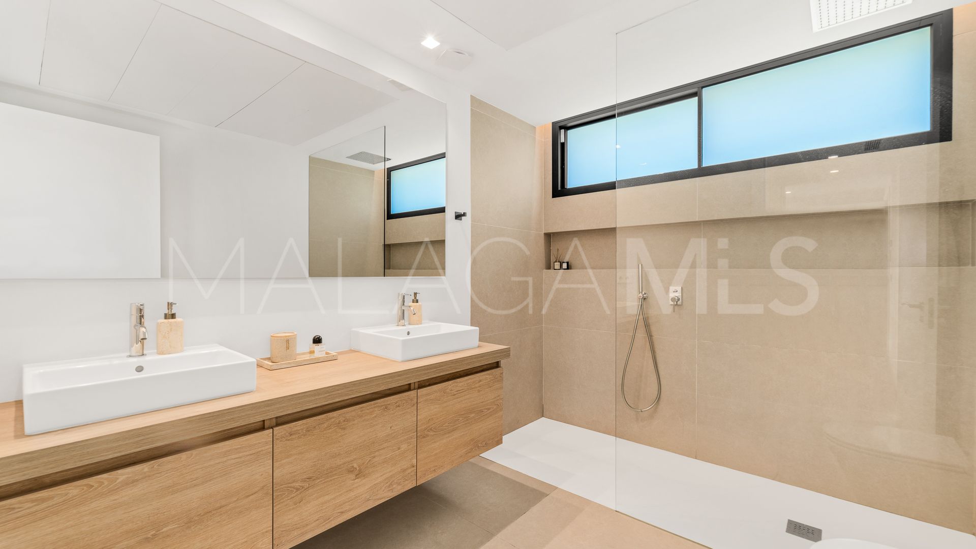 Villa for sale in Benahavis