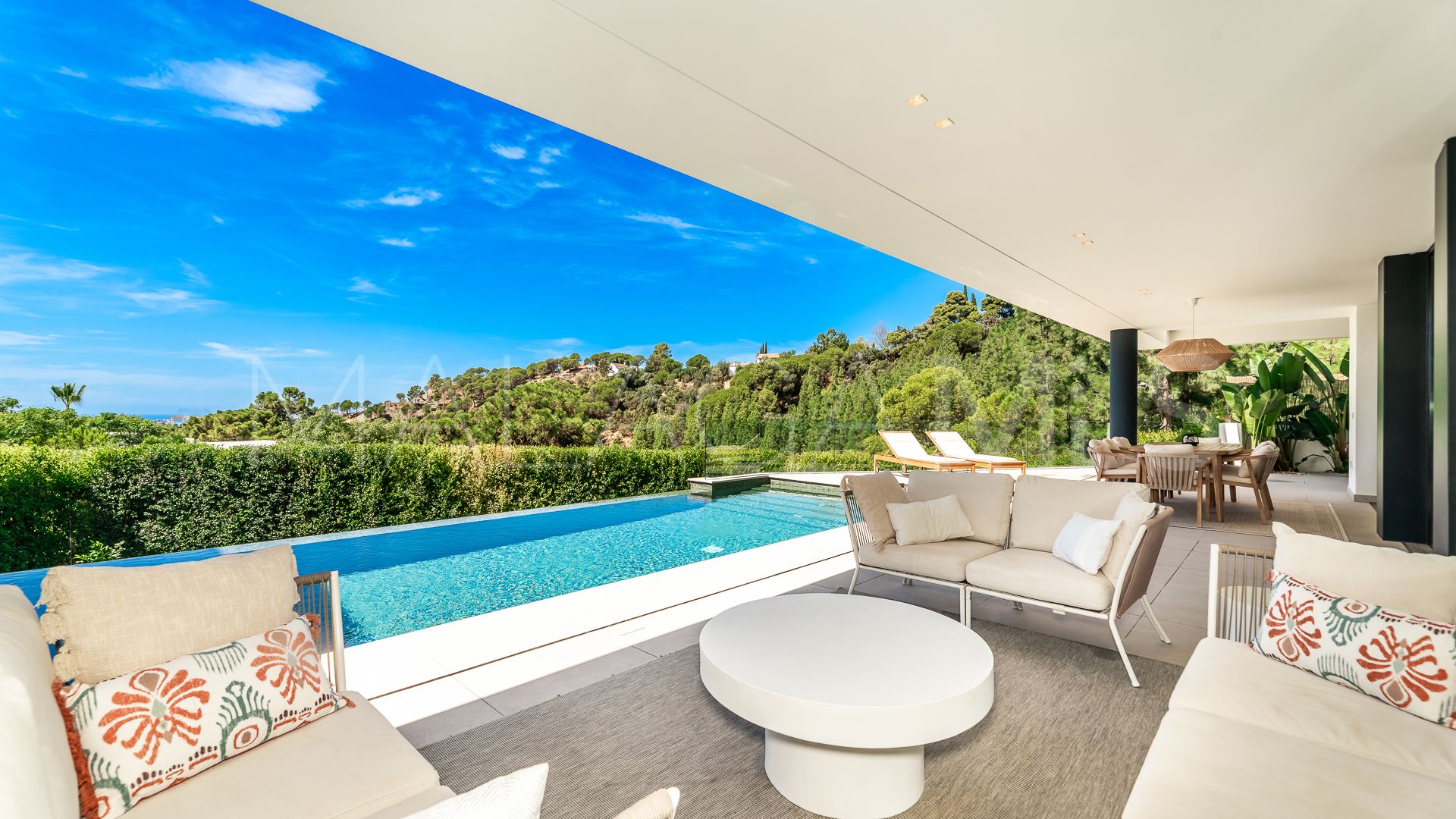 Villa for sale in Benahavis
