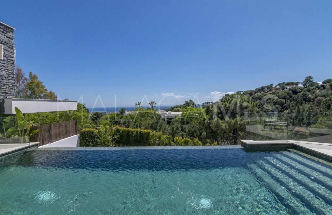 Villa for sale in Benahavis