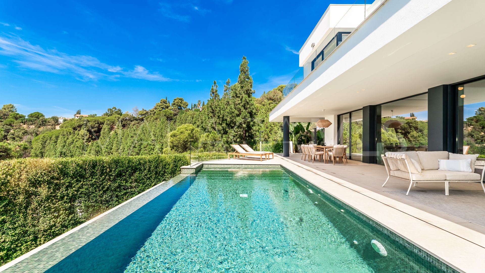 Villa for sale in Benahavis