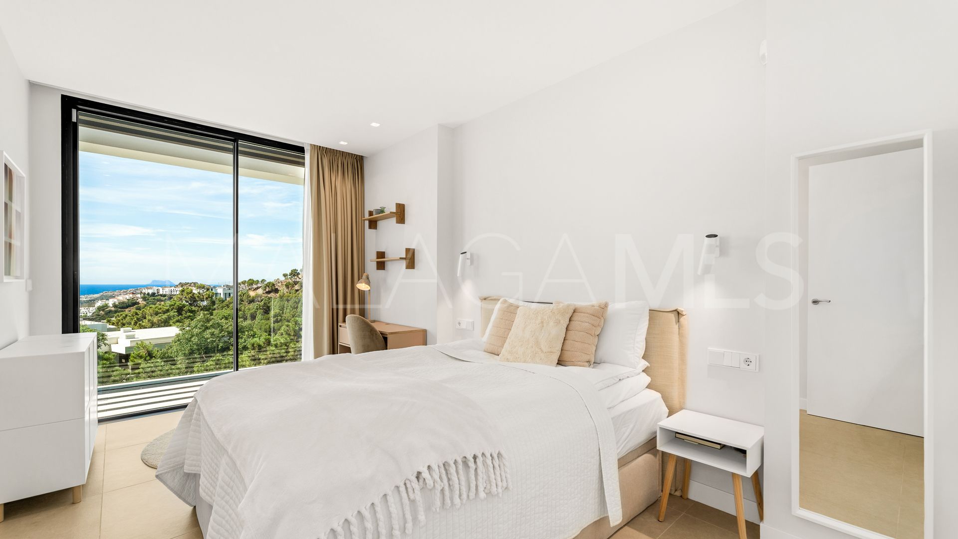 Villa for sale in Benahavis