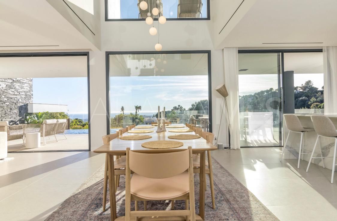 Villa for sale in Benahavis
