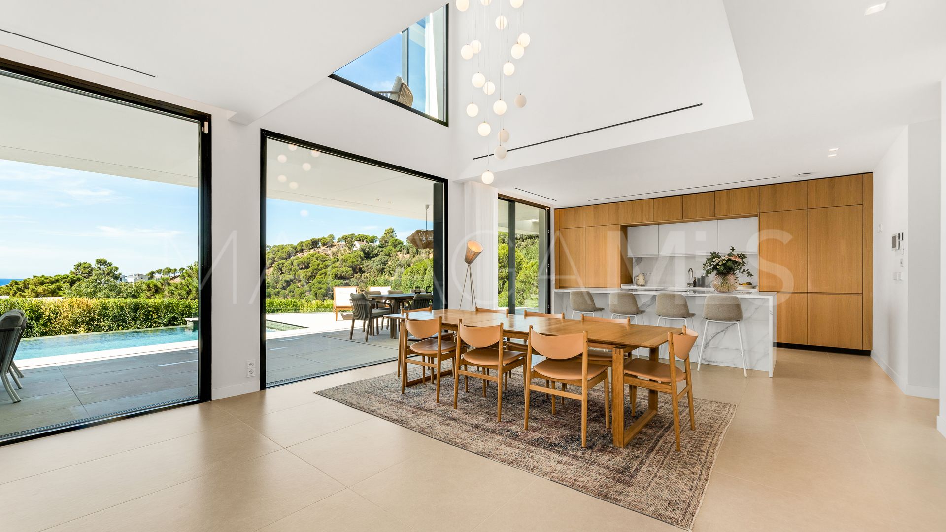 Villa for sale in Benahavis