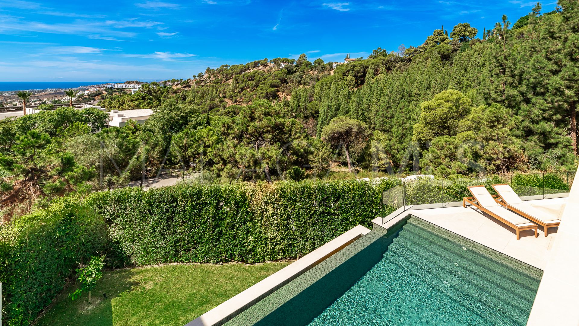 Villa for sale in Benahavis