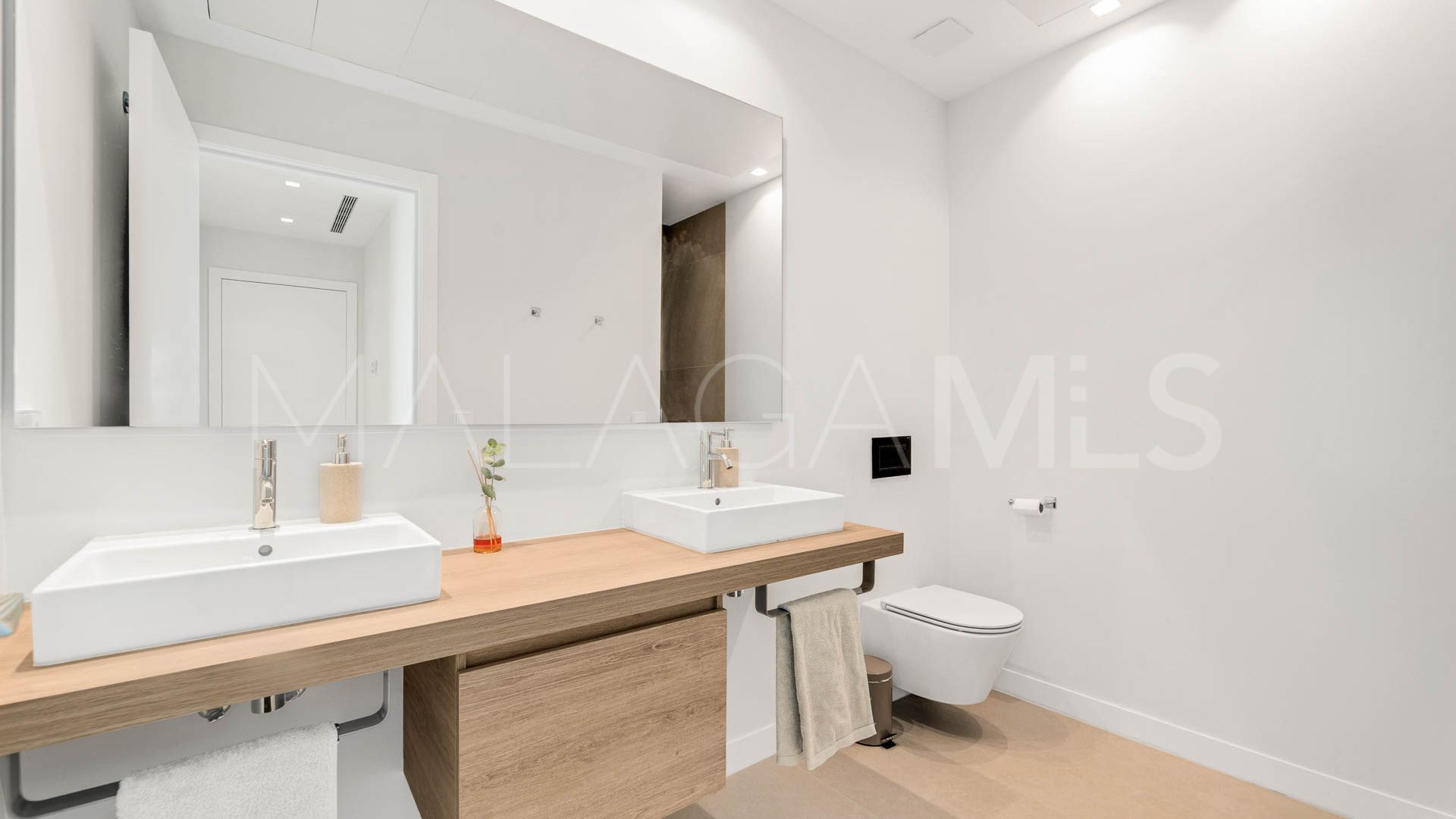 Villa for sale in Benahavis