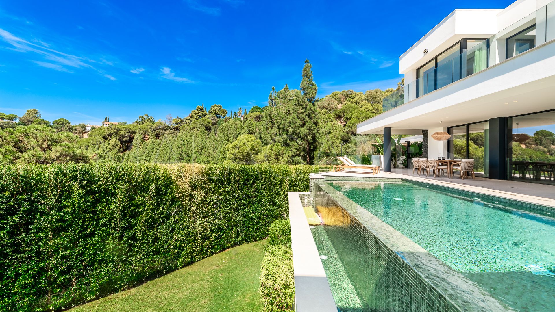 Villa for sale in Benahavis