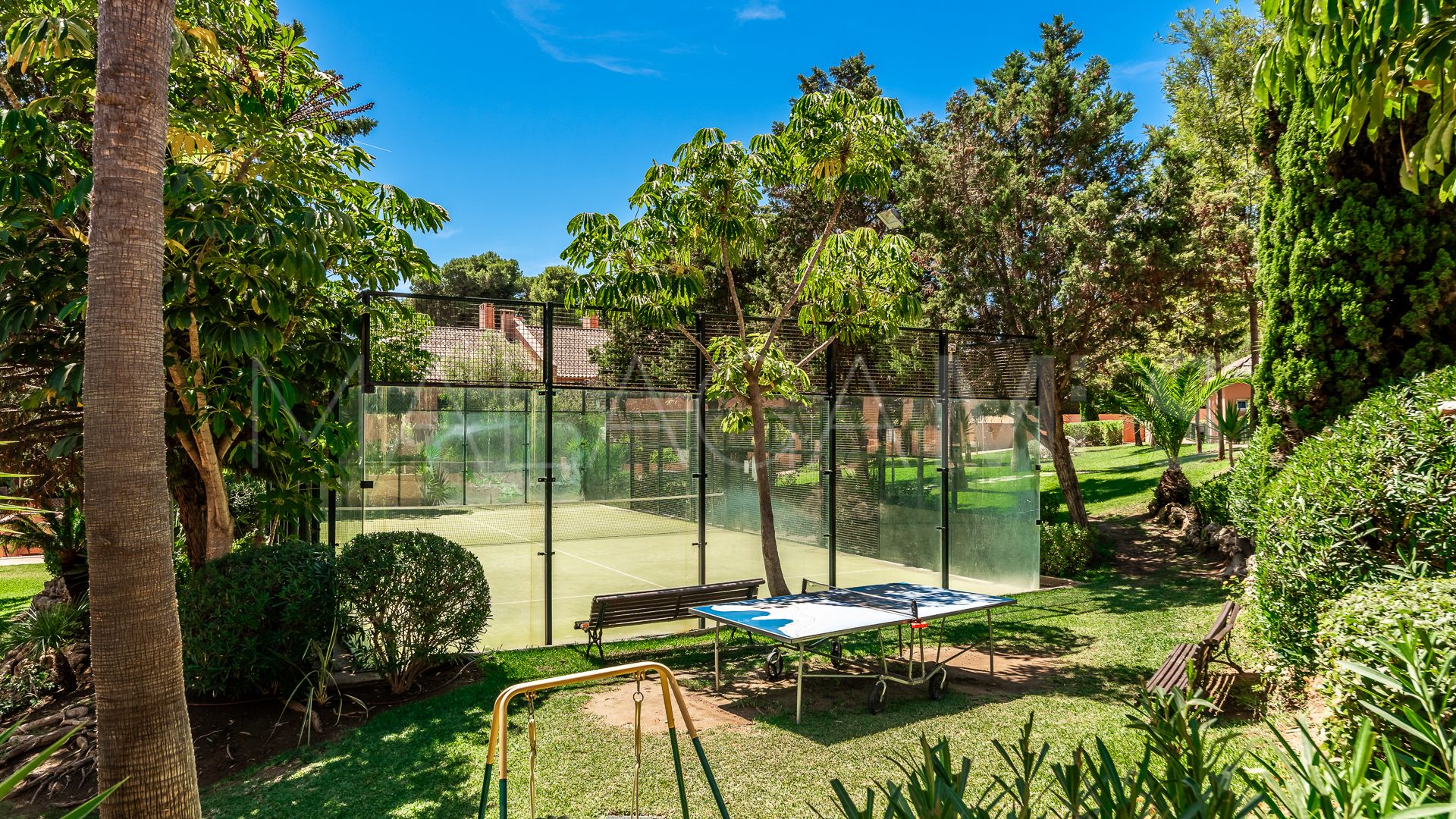 Radhus for sale in Los Monteros