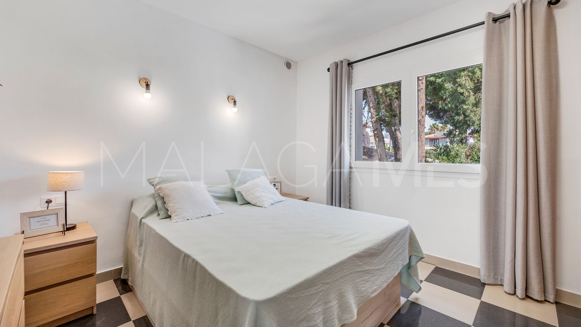 Villa for sale in Artola