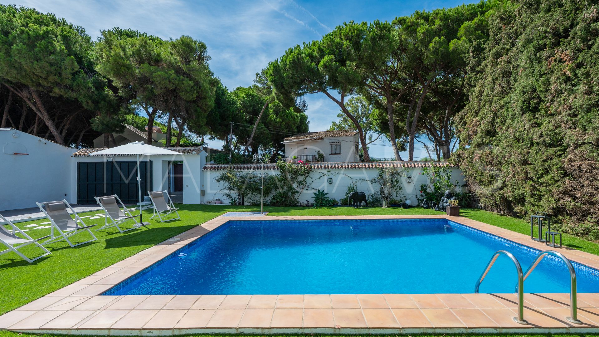 Villa for sale in Artola