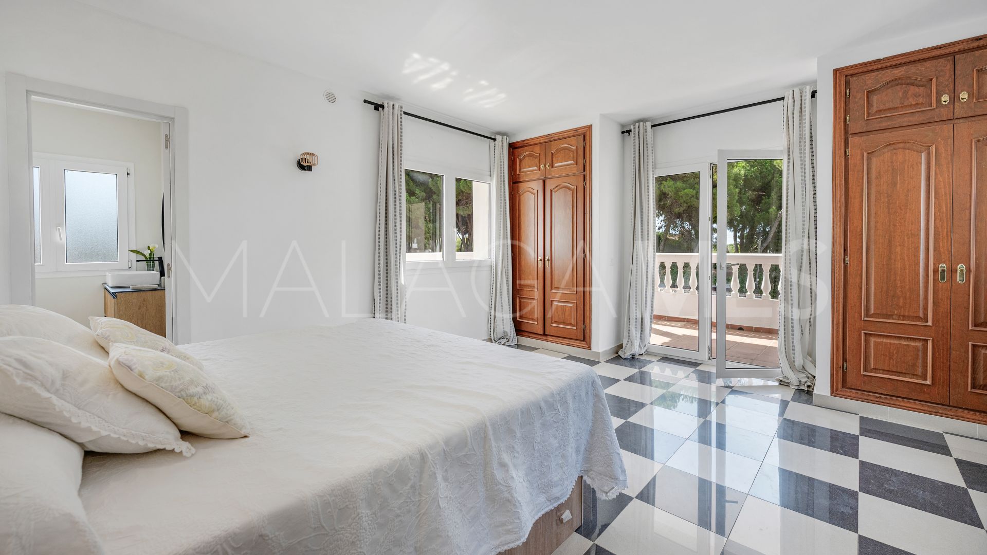 Villa for sale in Artola