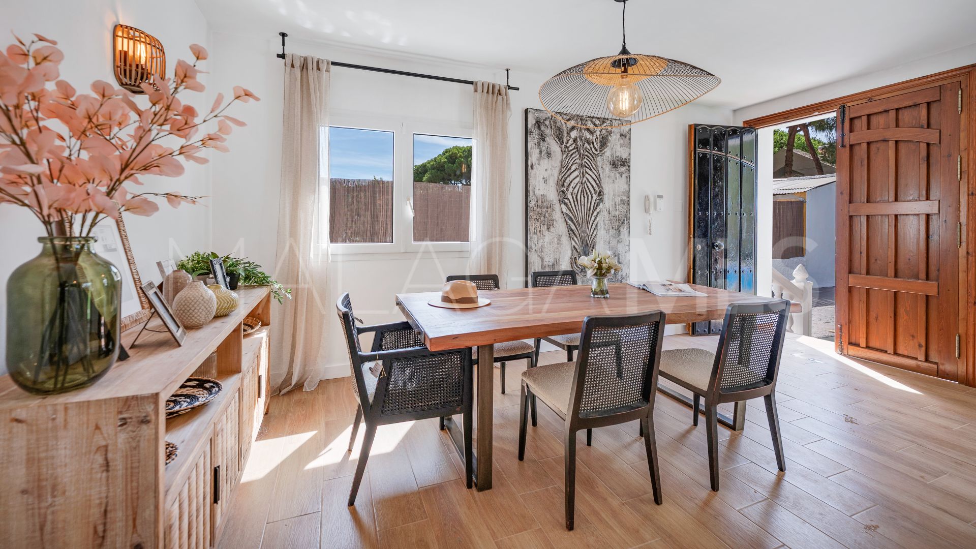 Villa for sale in Artola