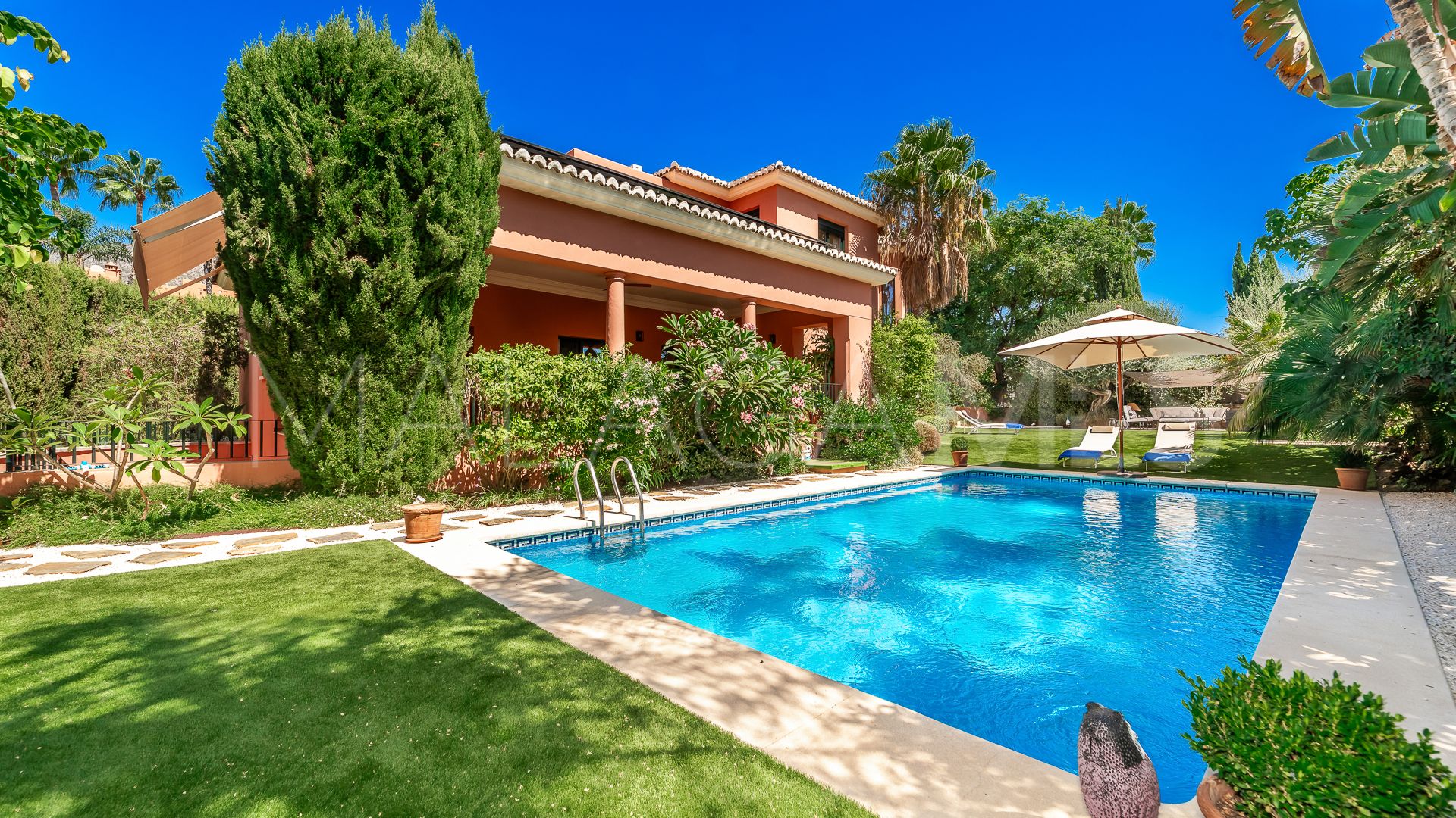 For sale villa with 5 bedrooms in Marbella Golden Mile