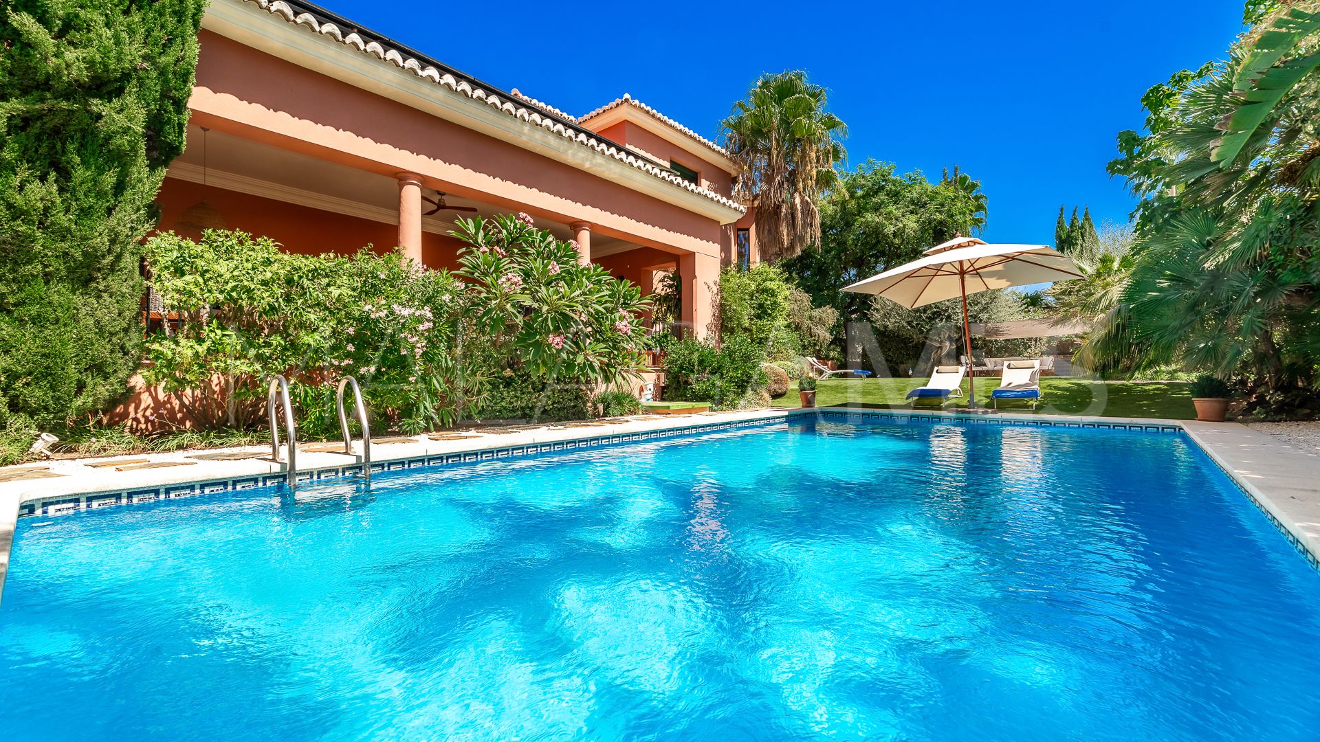 For sale villa with 5 bedrooms in Marbella Golden Mile