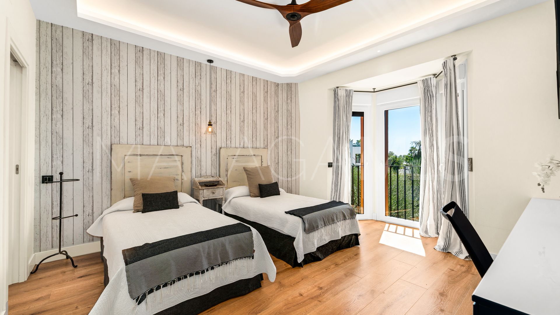 For sale villa with 5 bedrooms in Marbella Golden Mile