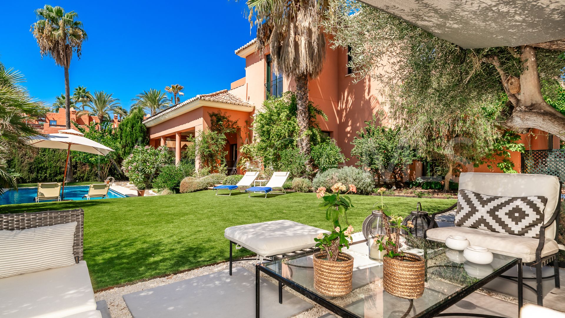 For sale villa with 5 bedrooms in Marbella Golden Mile