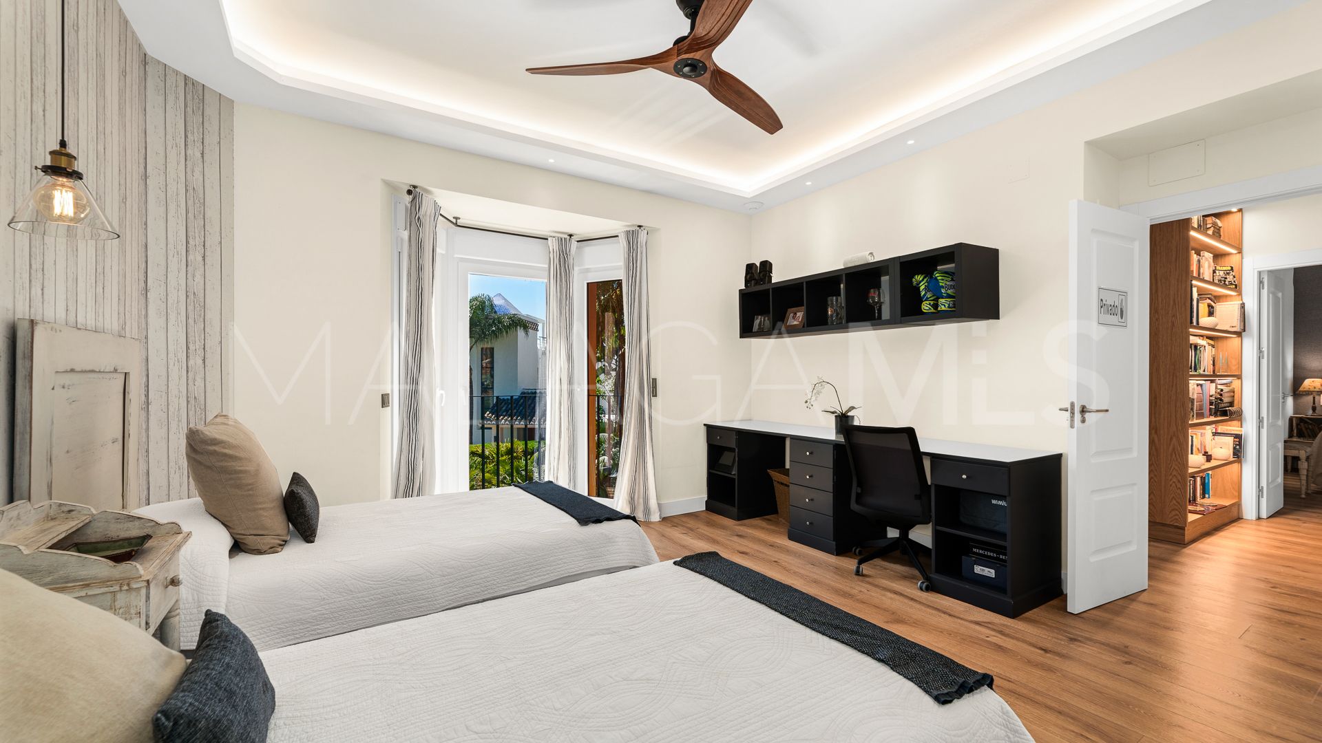For sale villa with 5 bedrooms in Marbella Golden Mile