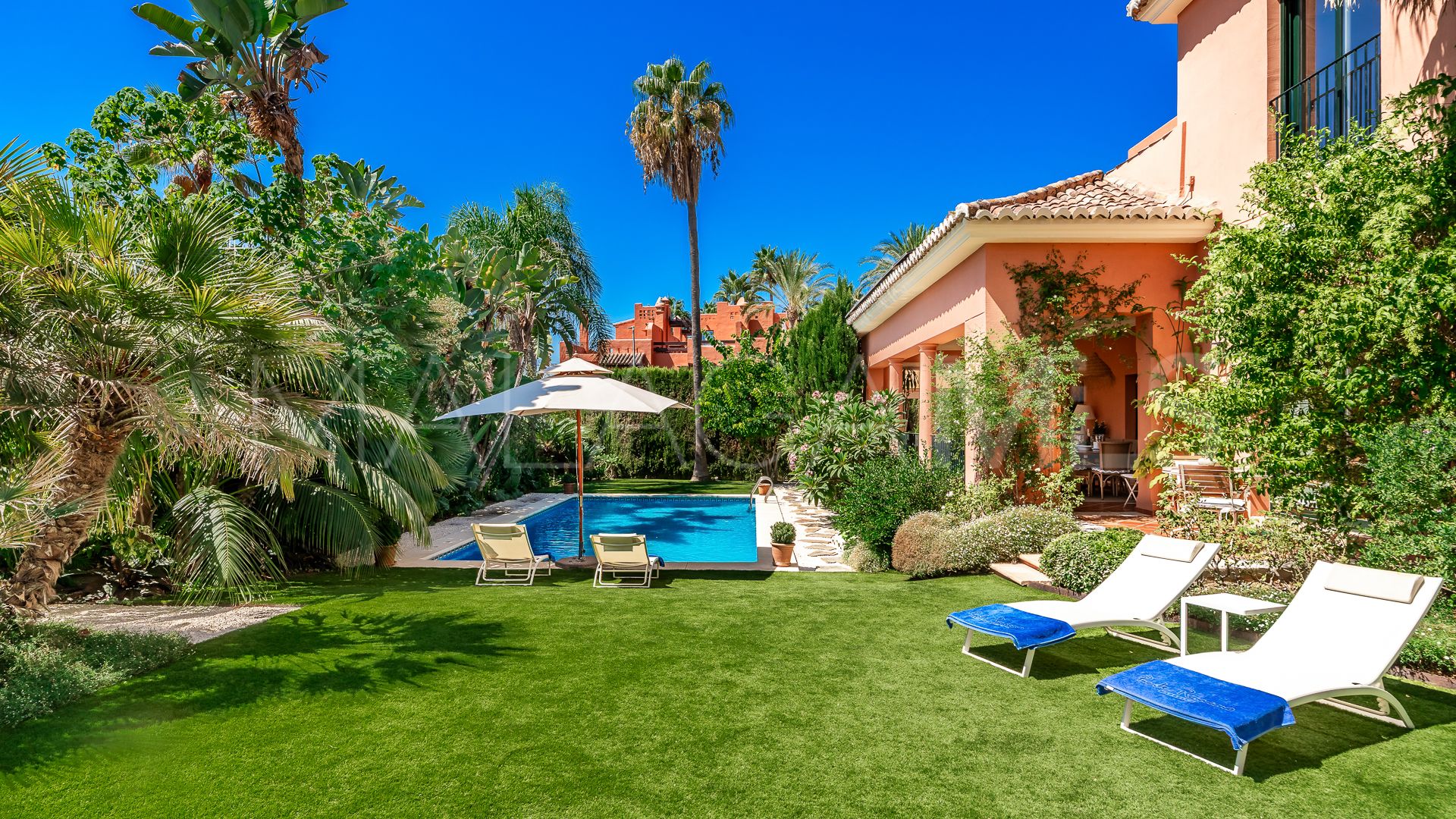 For sale villa with 5 bedrooms in Marbella Golden Mile