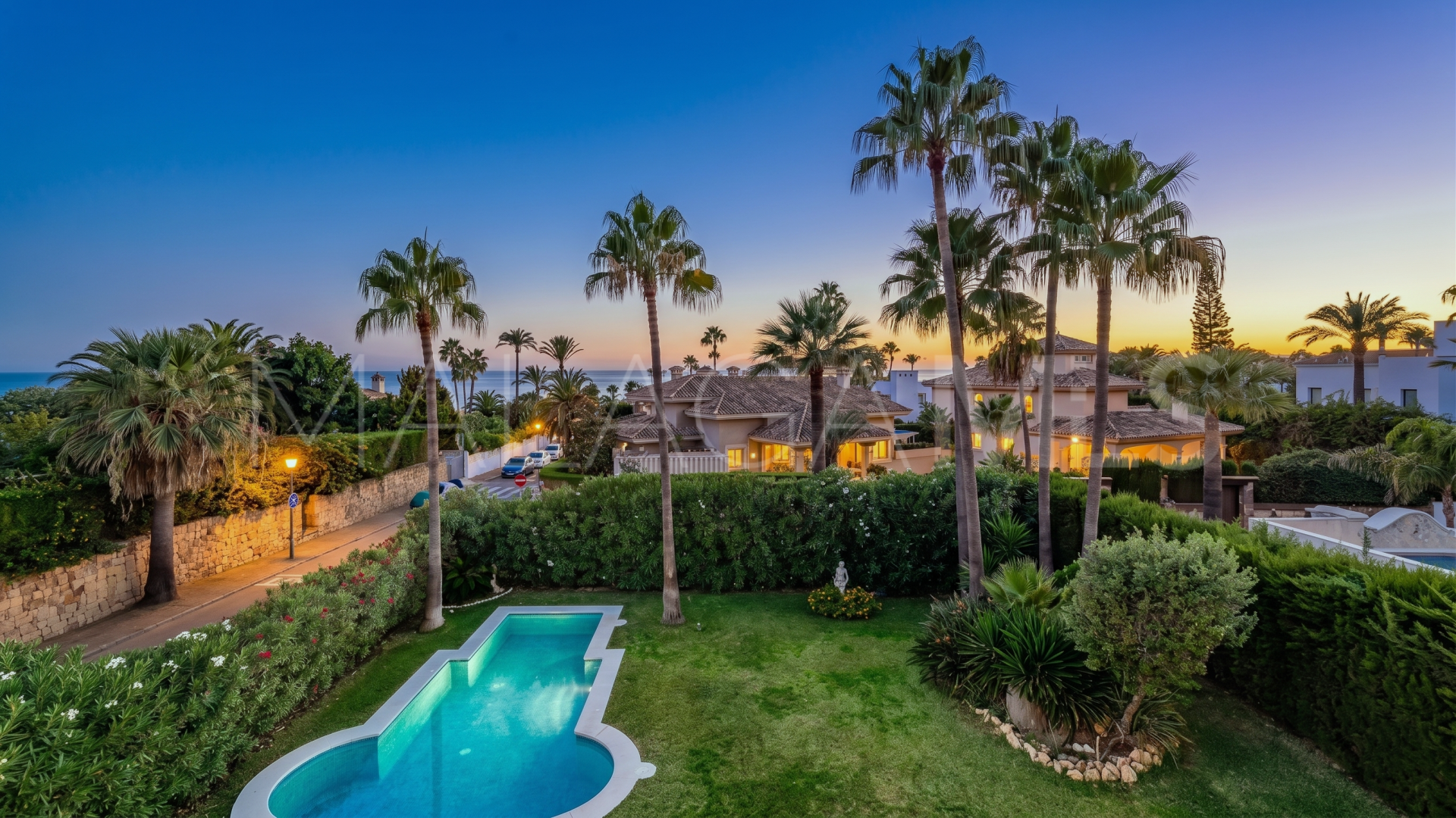 Buy villa in Las Chapas
