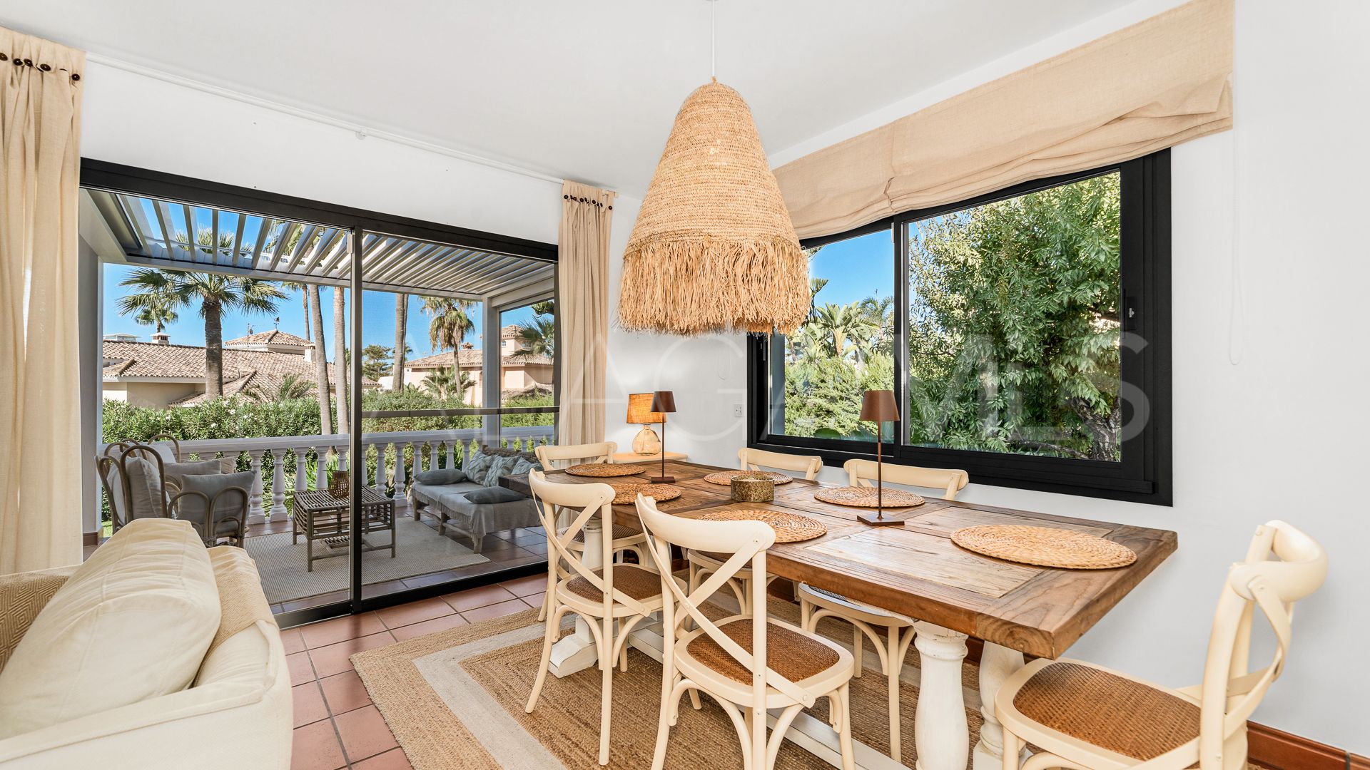 Villa for sale in Las Chapas de 4 bedrooms