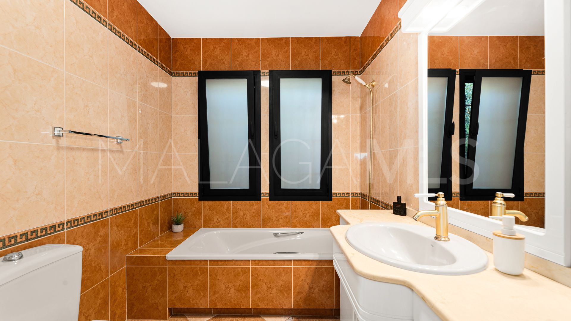 Villa for sale in Las Chapas de 4 bedrooms