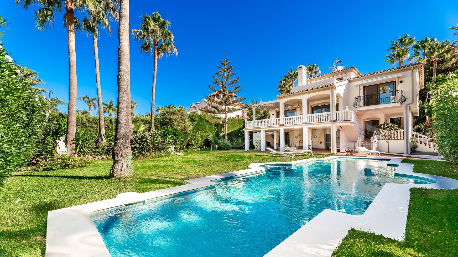 Villa for sale in Las Chapas de 4 bedrooms