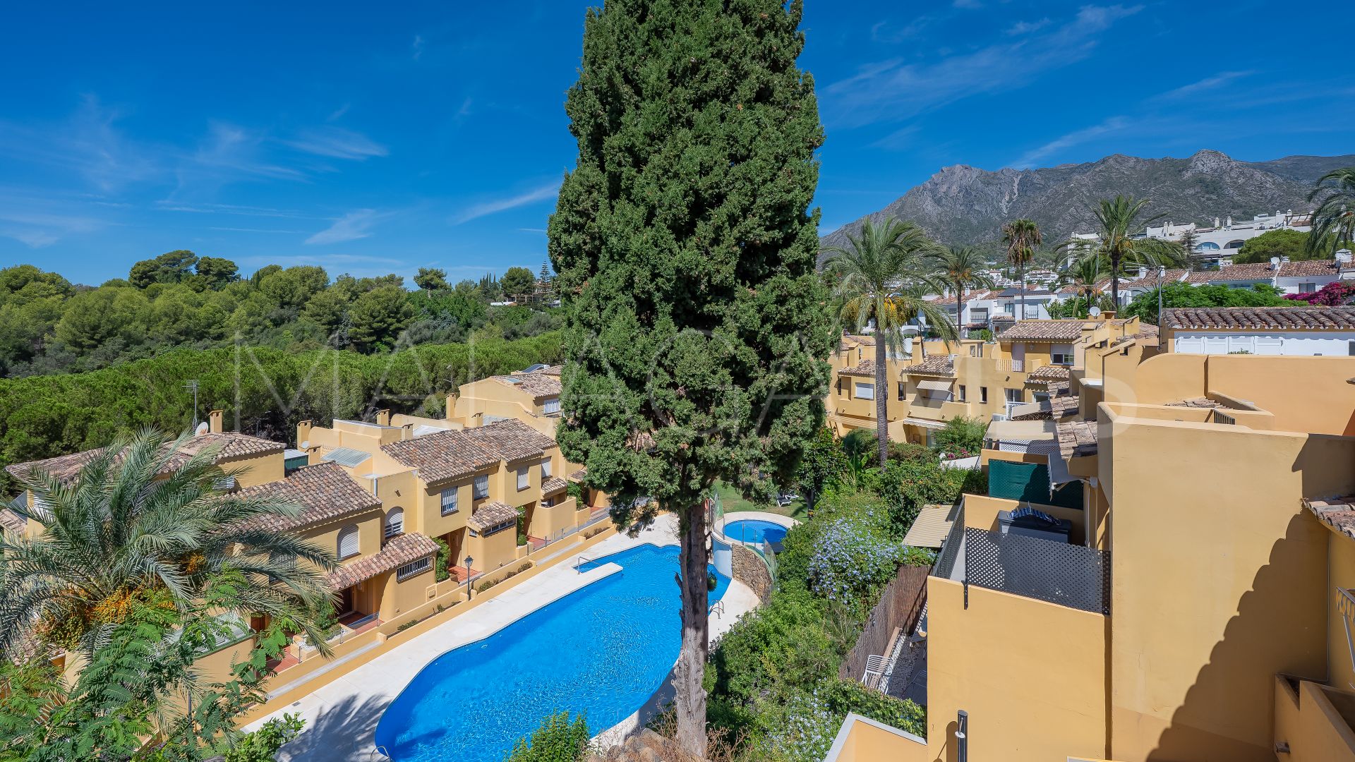 Town house for sale in Marbella Golden Mile