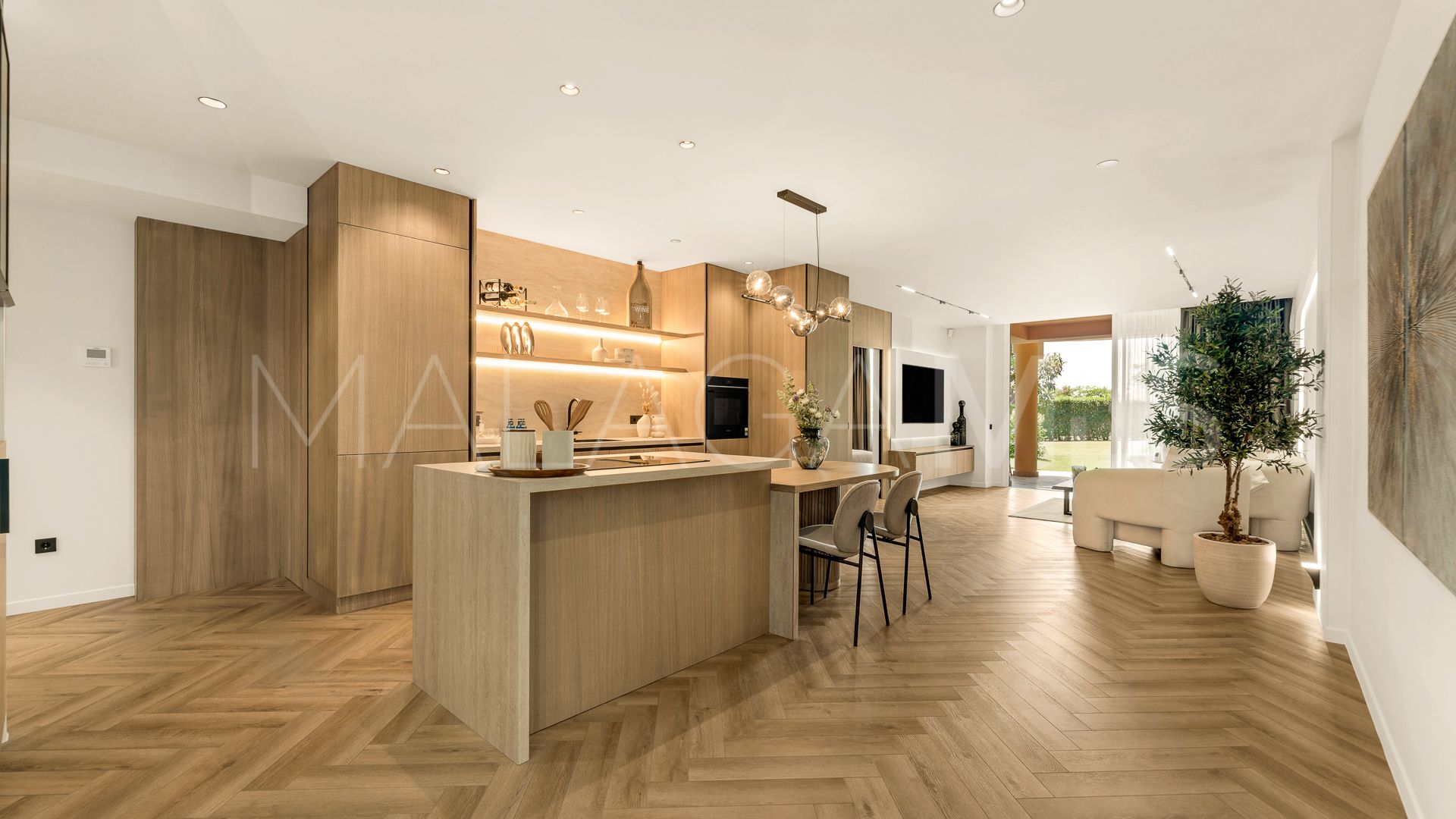 Ground floor apartment for sale in Nueva Andalucia with 3 bedrooms