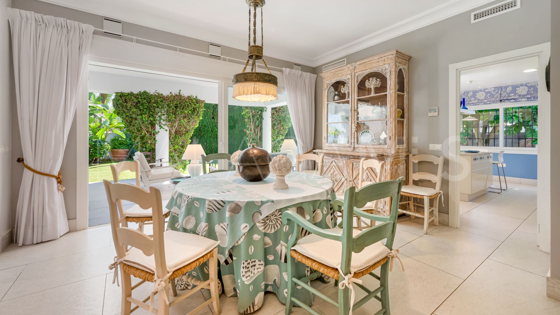 Villa for sale in San Pedro Playa