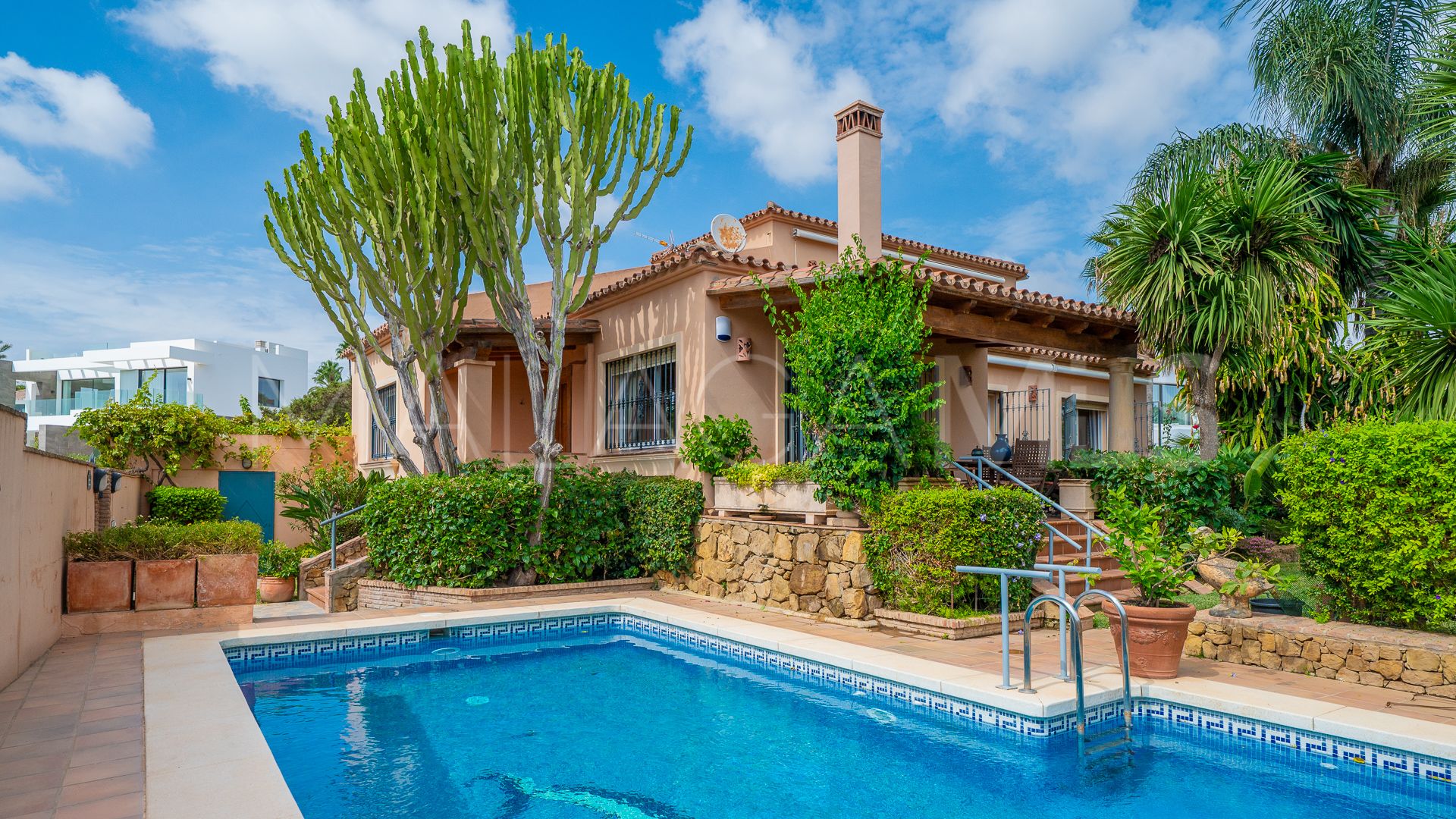 Buy Marbesa house with 4 bedrooms