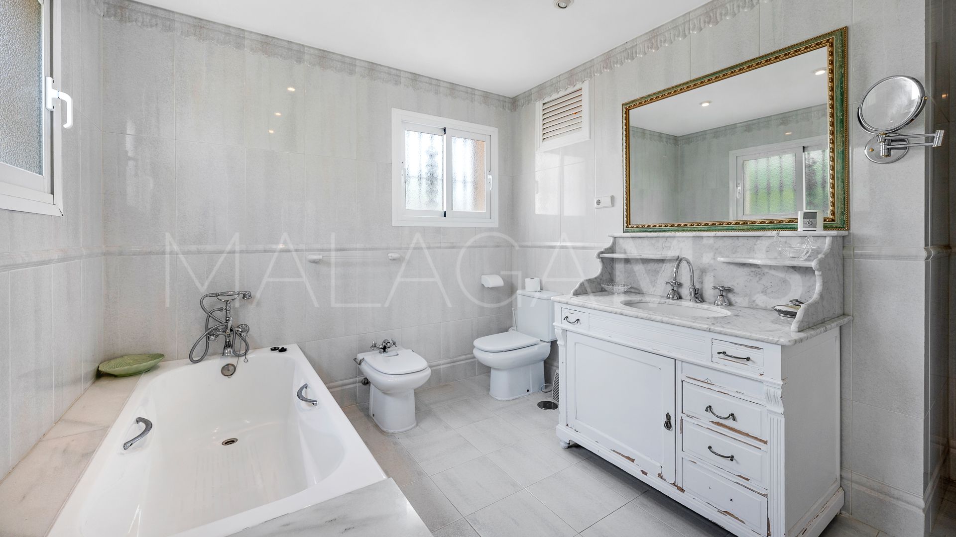 Buy Marbesa house with 4 bedrooms