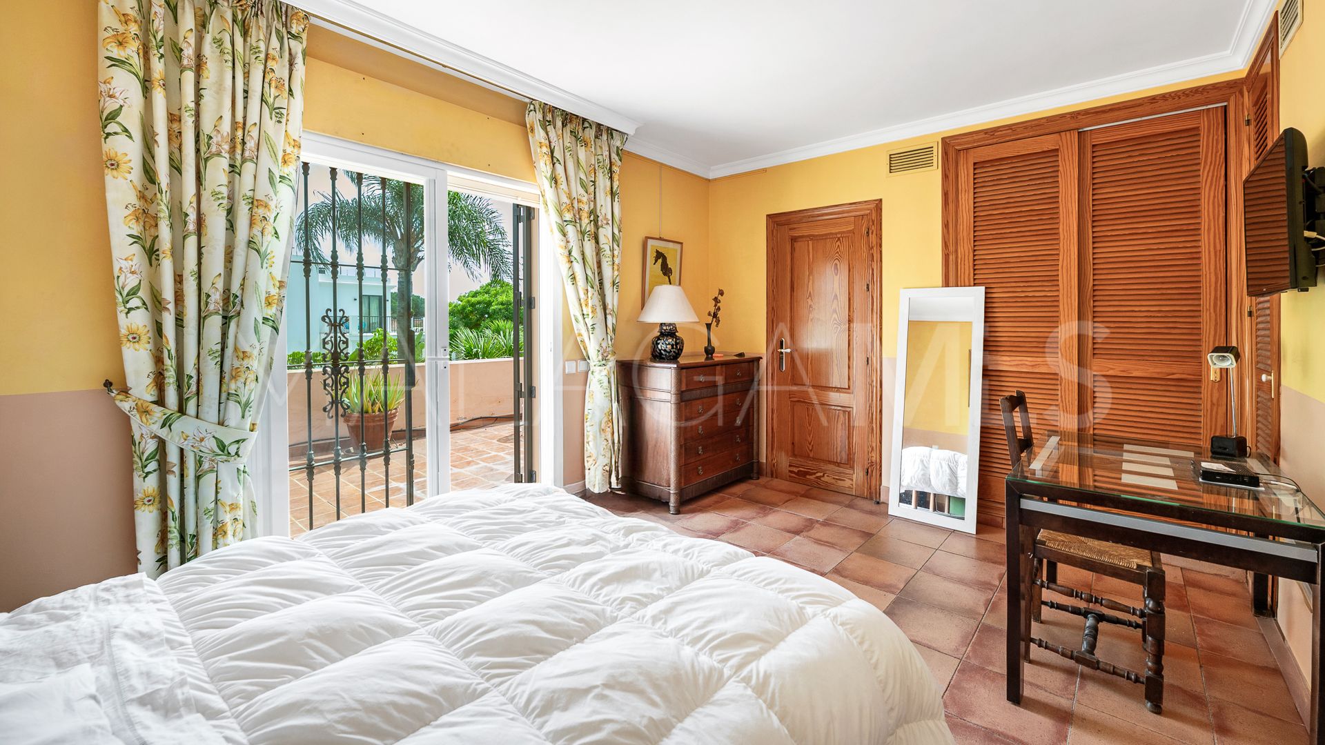 Buy Marbesa house with 4 bedrooms