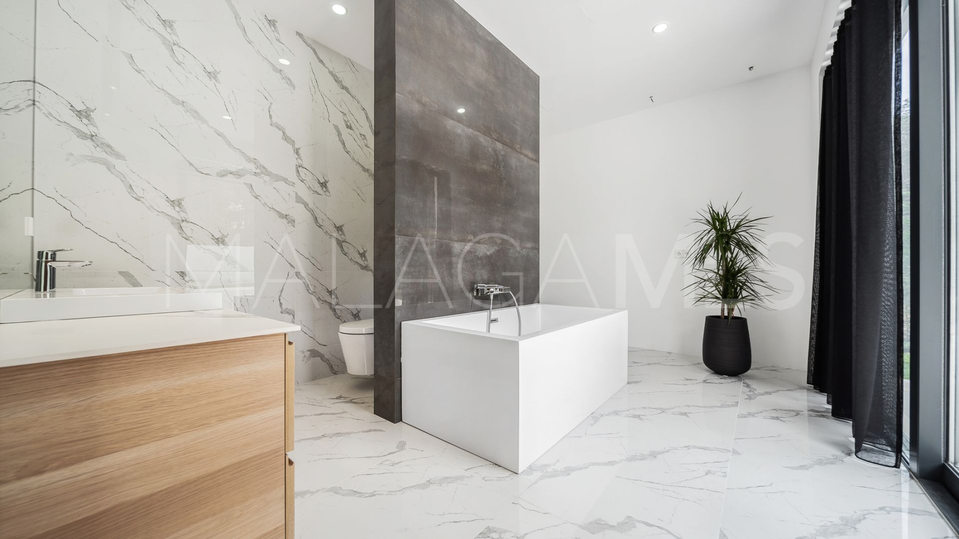 Marbesa 6 bedrooms villa for sale