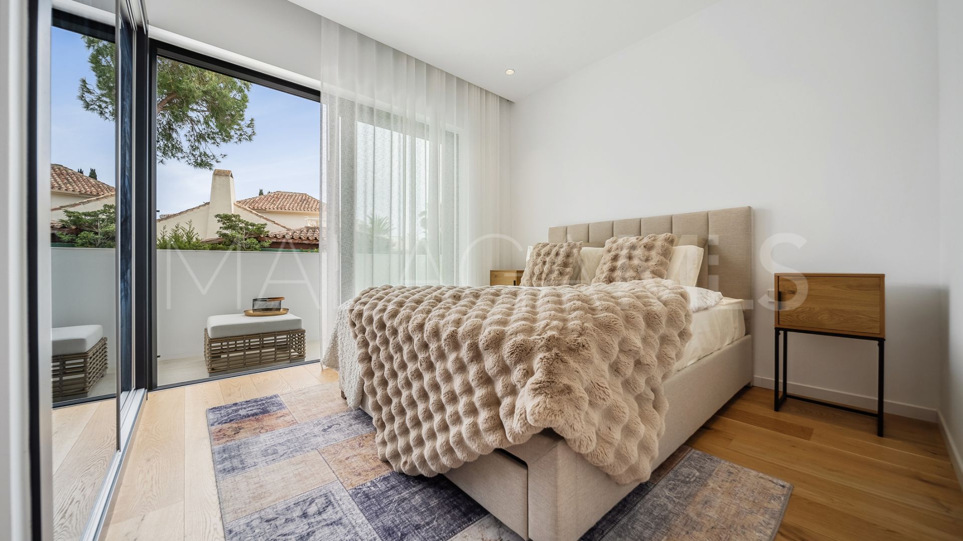 Marbesa 6 bedrooms villa for sale