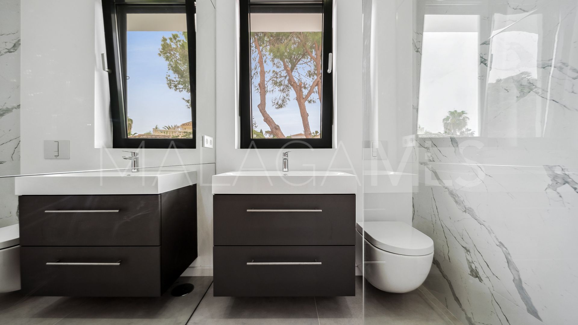 Marbesa 6 bedrooms villa for sale