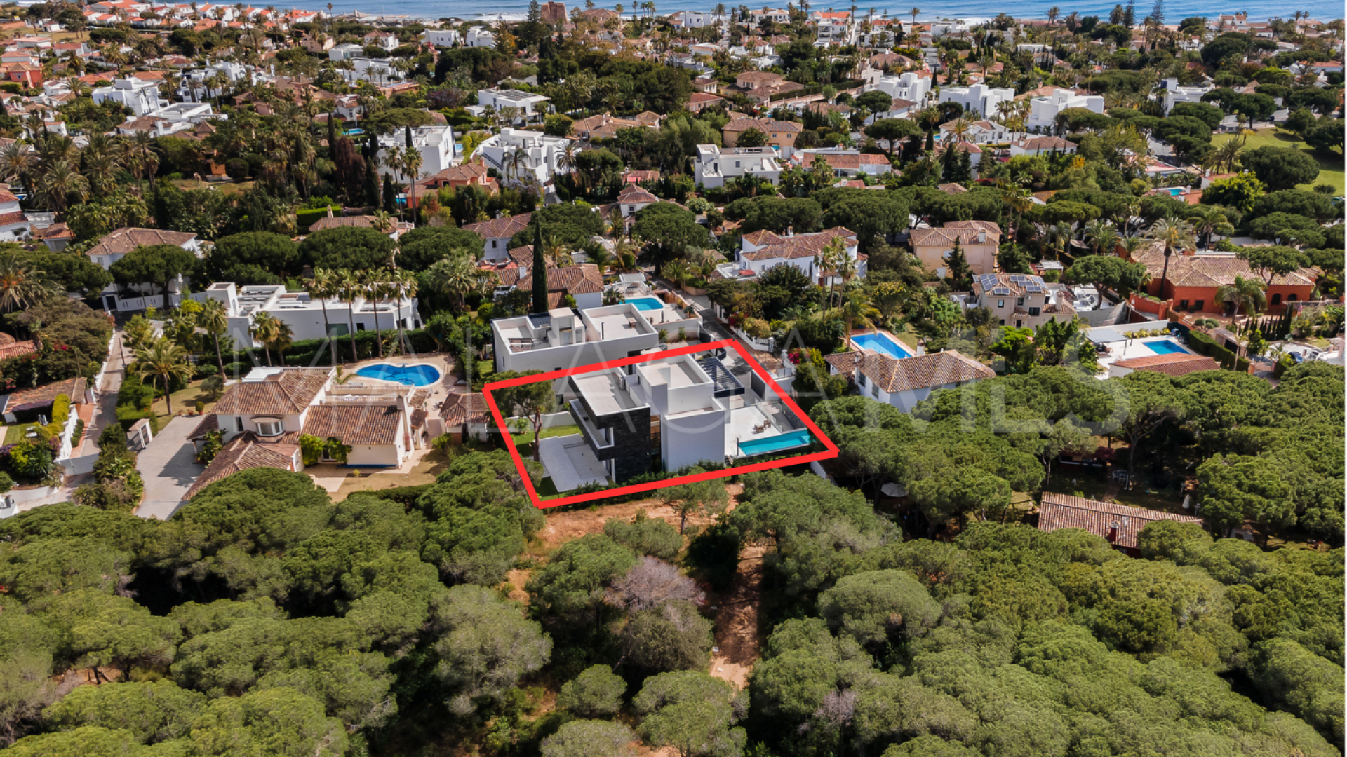 Marbesa 6 bedrooms villa for sale