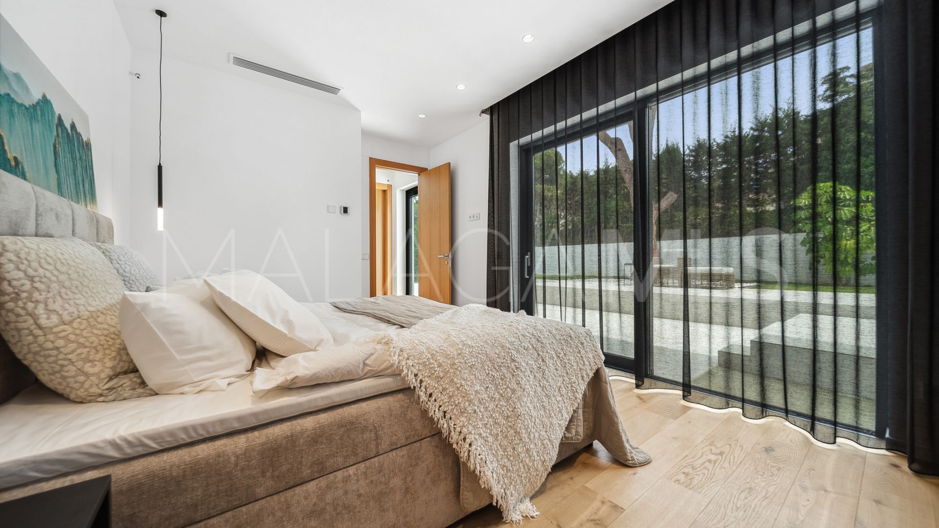 Marbesa 6 bedrooms villa for sale