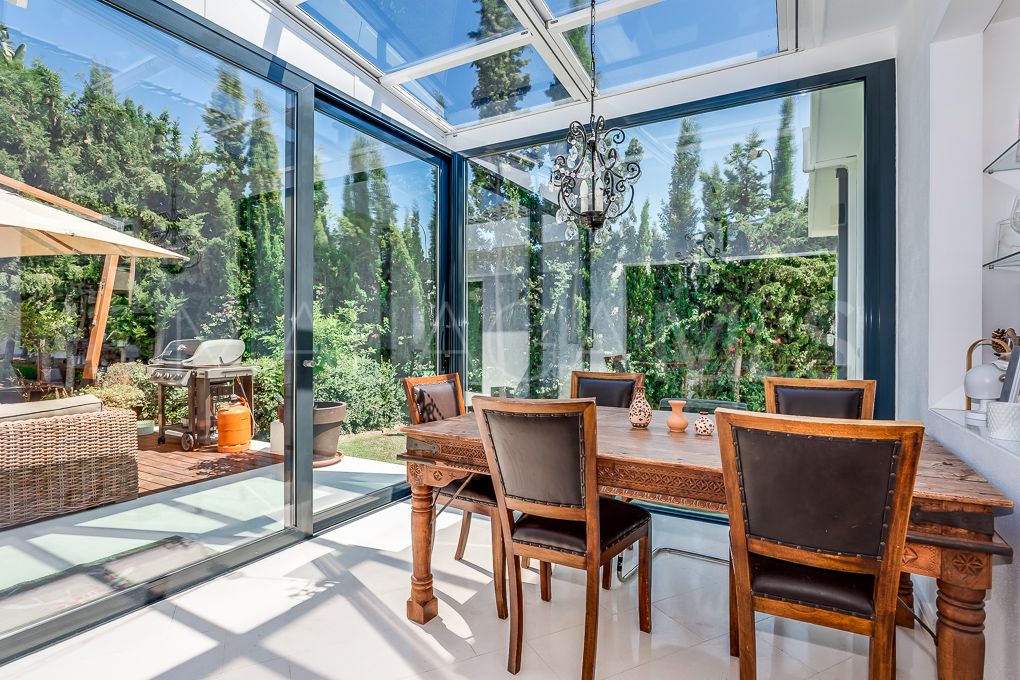 Villa for sale in Nueva Andalucia