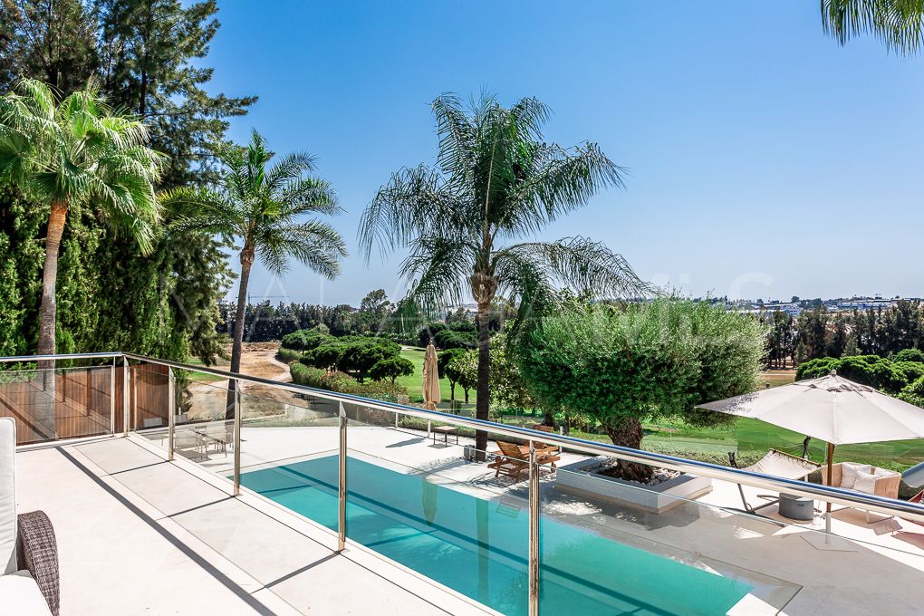 Villa for sale in Nueva Andalucia
